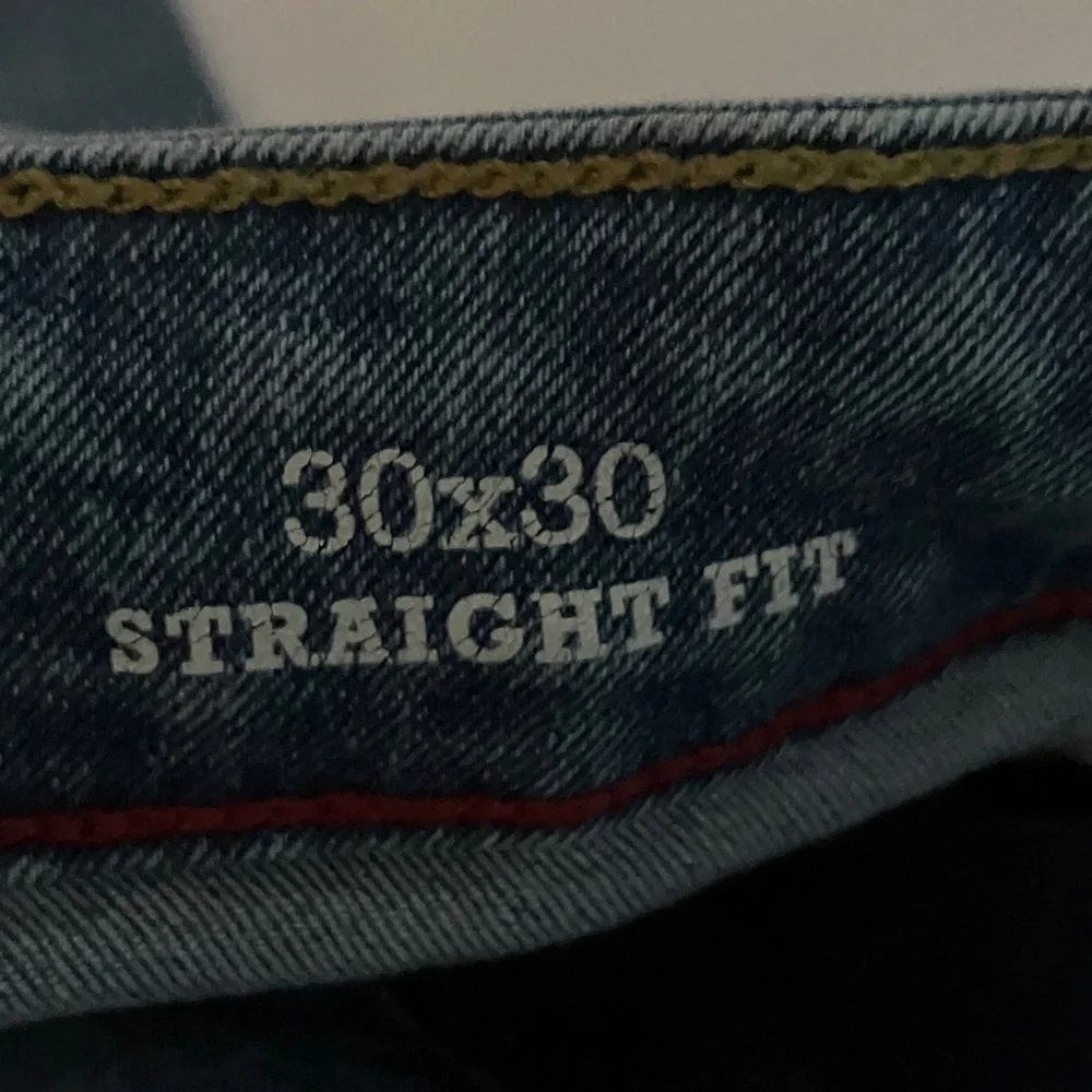 Izod Men's Straight Fit Stonewashed‎ Denim Jeans Soft Stretch 30x30